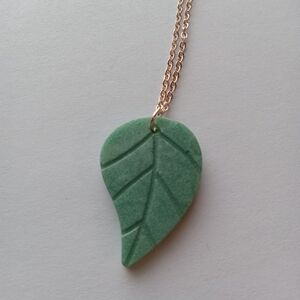 5/$50 Green resin leaf necklace